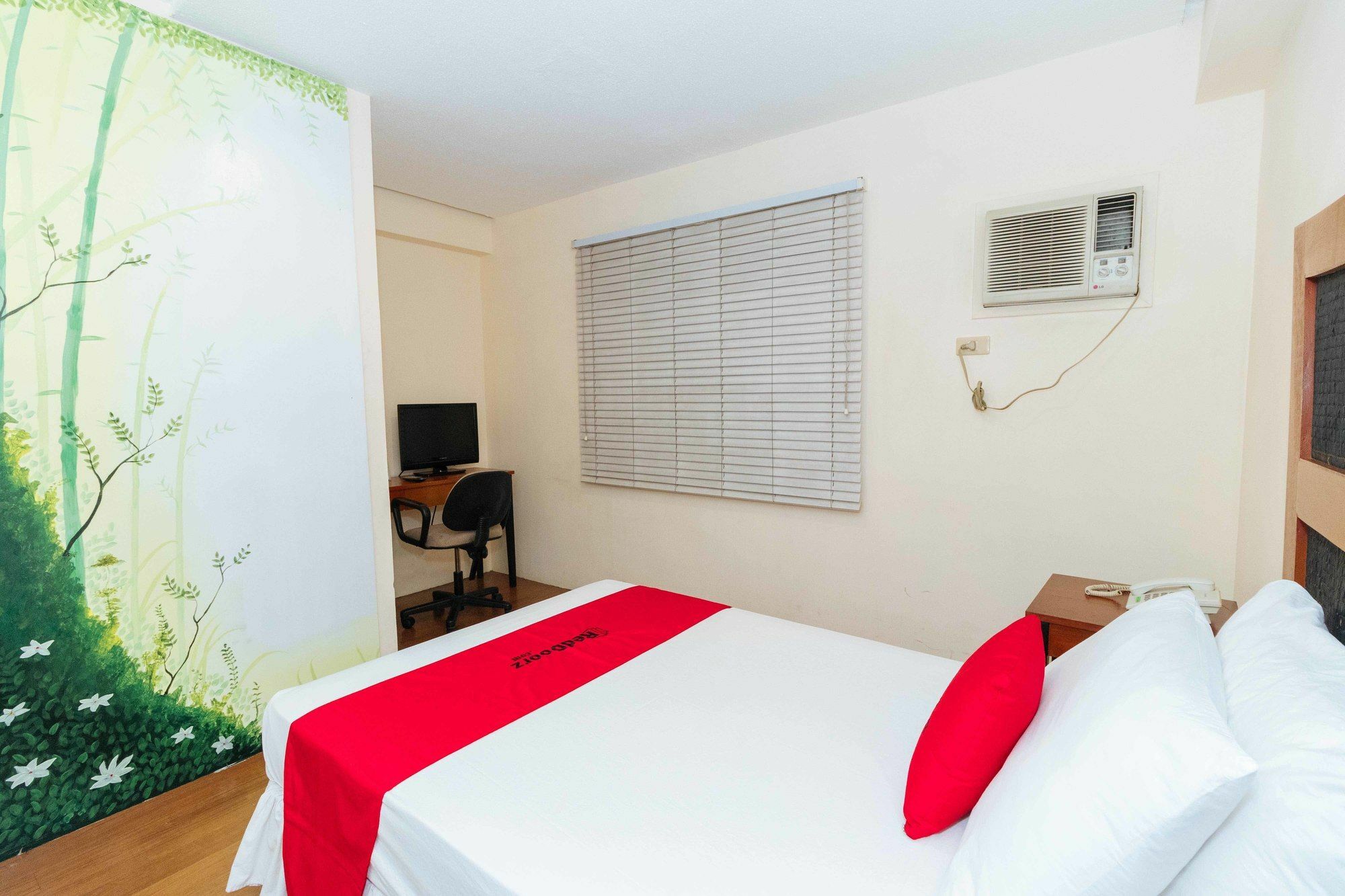 Reddoorz @ Amorsolo Makati Makati City Luaran gambar