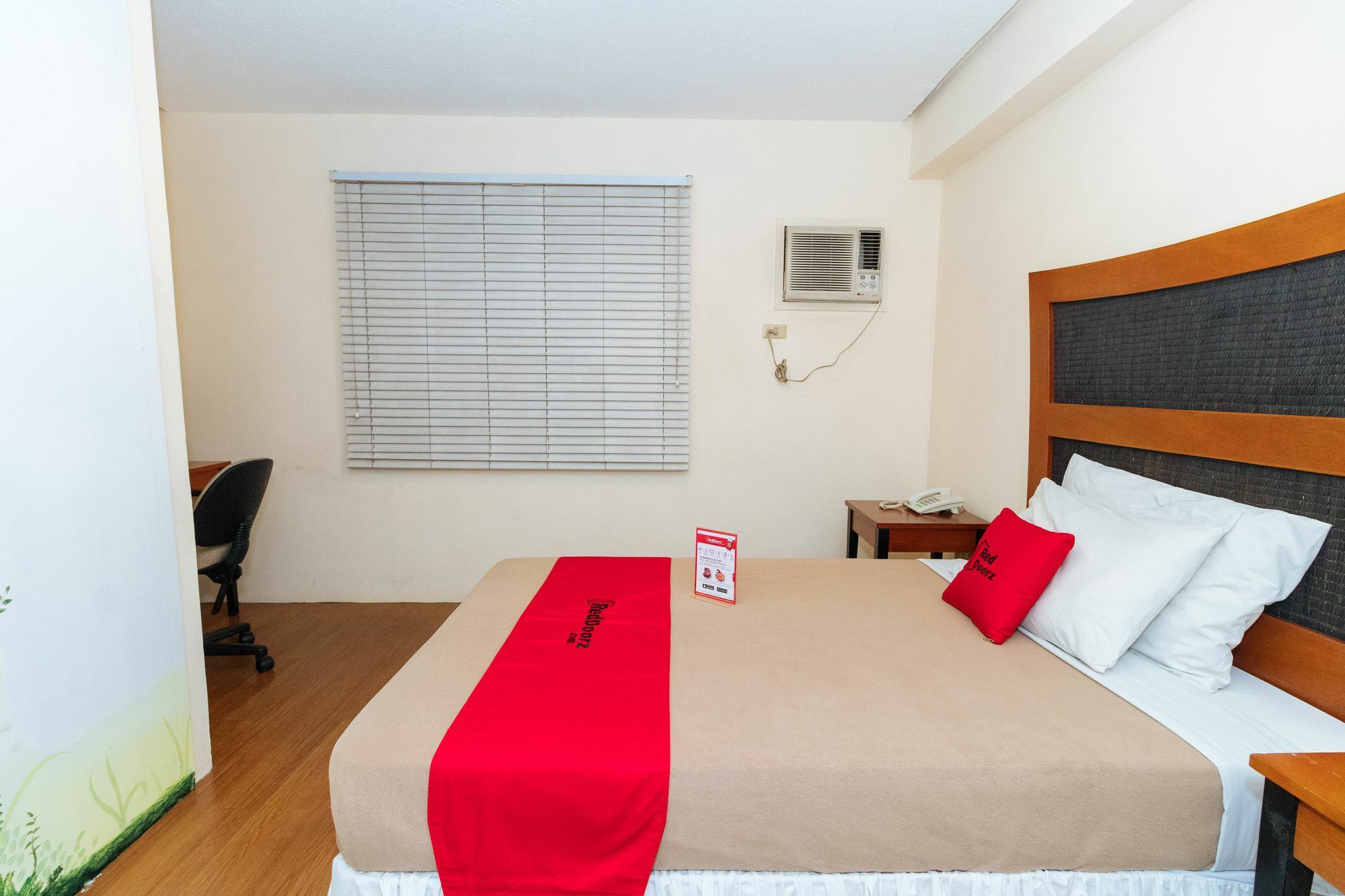 Reddoorz @ Amorsolo Makati Makati City Luaran gambar