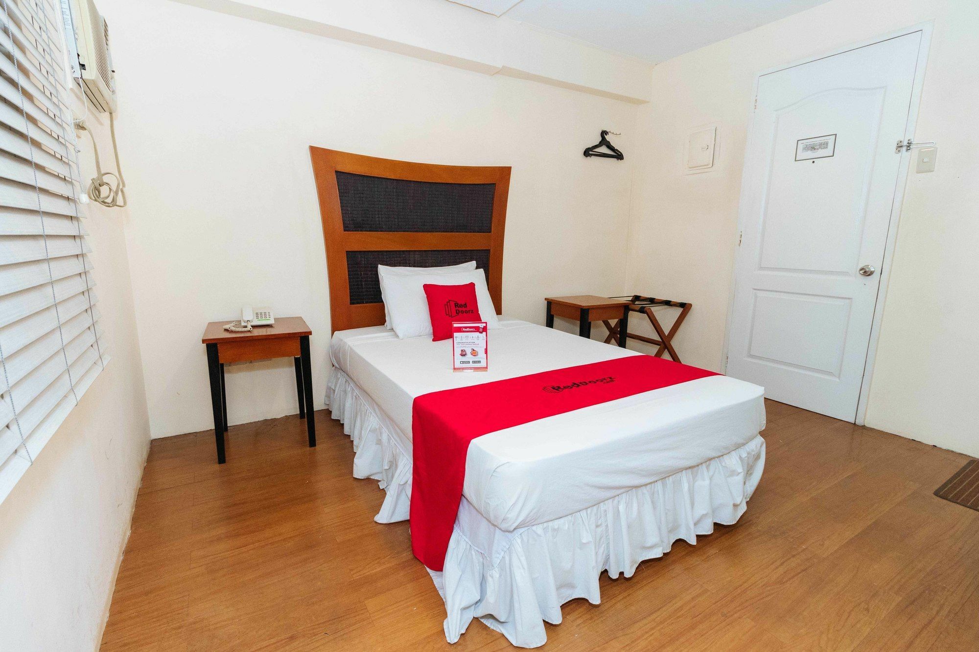 Reddoorz @ Amorsolo Makati Makati City Luaran gambar