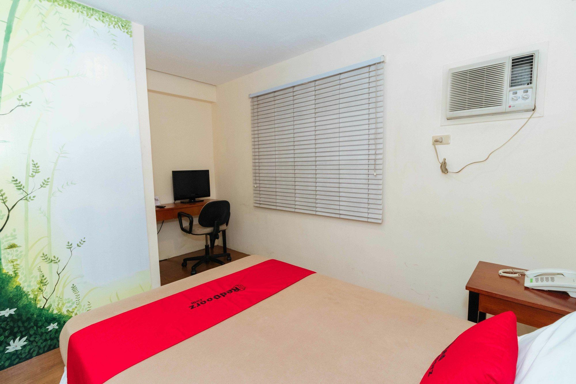 Reddoorz @ Amorsolo Makati Makati City Luaran gambar