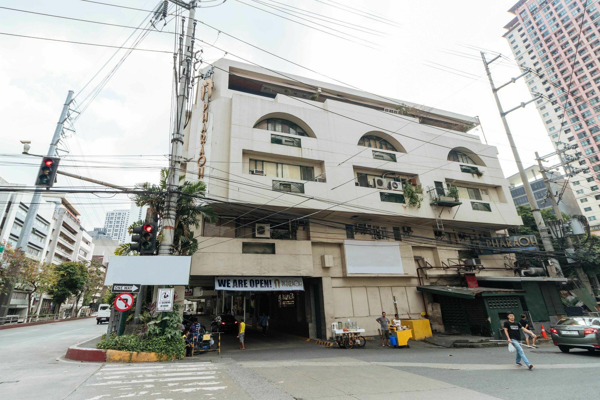 Reddoorz @ Amorsolo Makati Makati City Luaran gambar